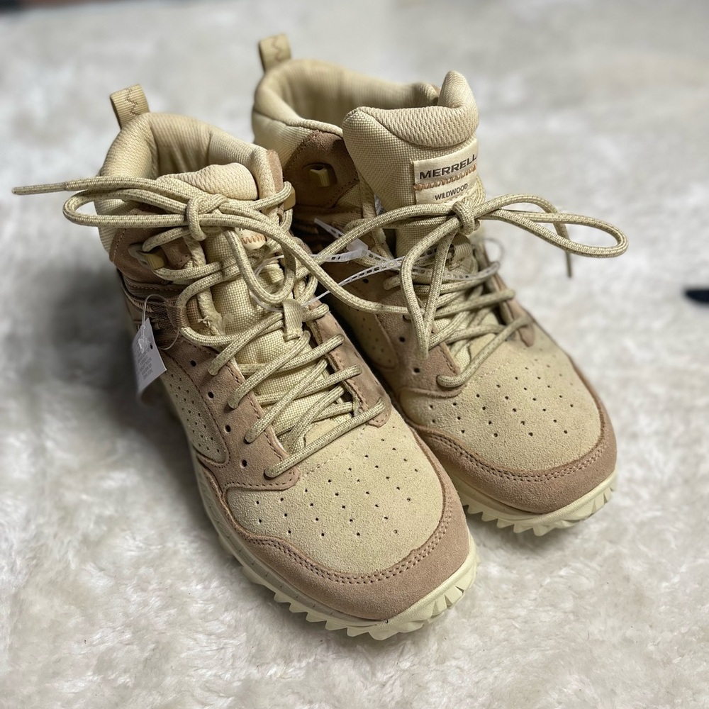 Merrell Women's Tan and Cream Hiking Shoes - Picture 7 of 11